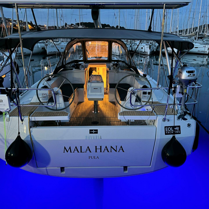 Mala Hana | Bavaria C38 photo 7