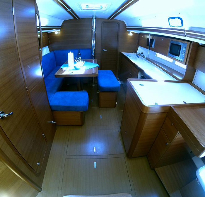 China girl | Dufour 375 GL photo 3