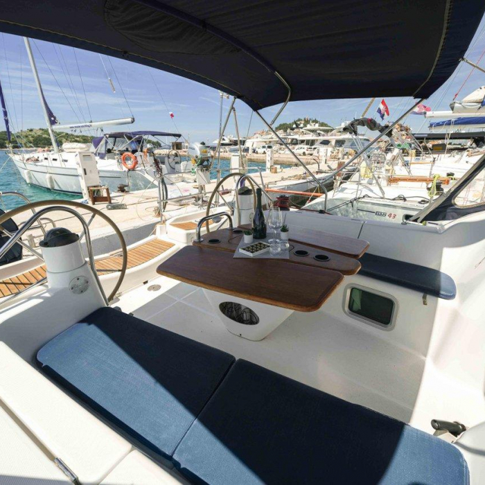 Ema | Sun Odyssey 42i photo 6