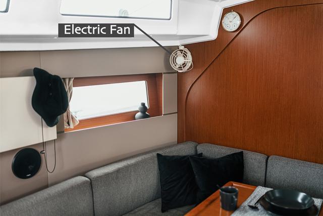 Happy | Oceanis 38 photo 18