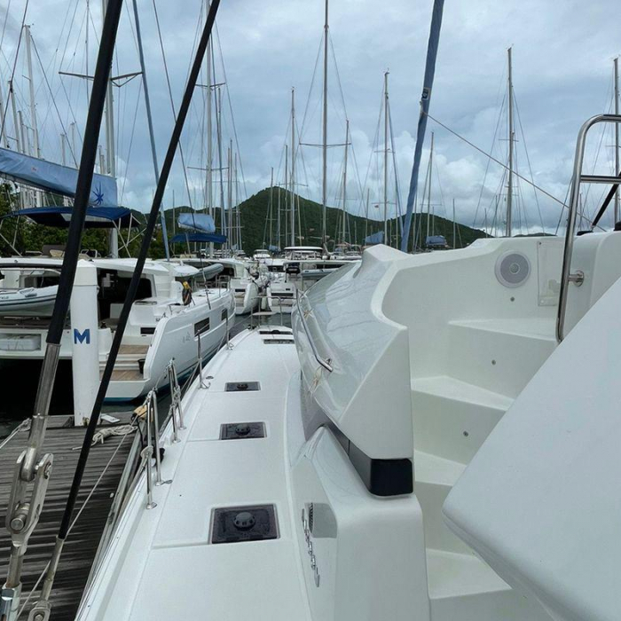 Bottoms up | Lagoon 50 photo 7