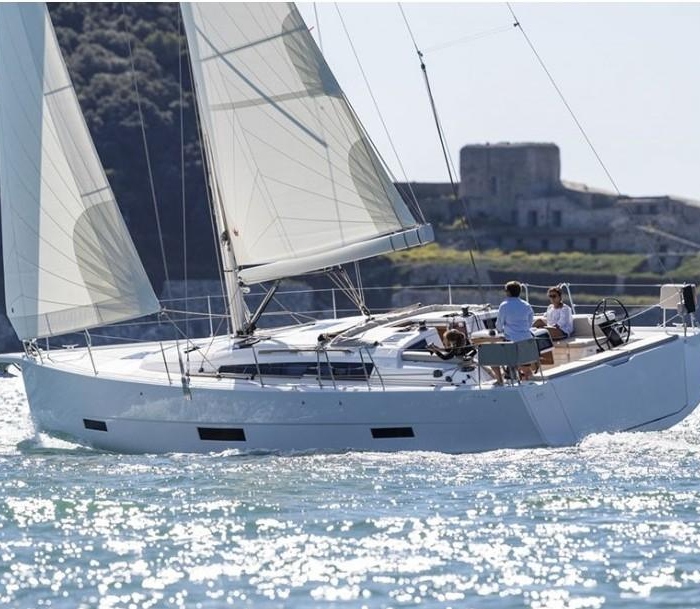 Tahiri | Dufour 430 GL photo 2