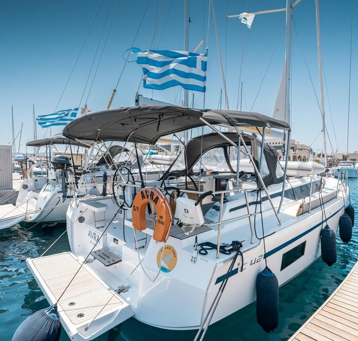 Avra | Bavaria C42 photo 2