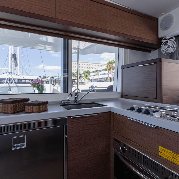 SAILOR MOON | Lagoon 40 photo 5