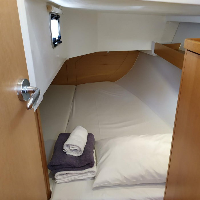 Amathea | Sun Odyssey 319 photo 9