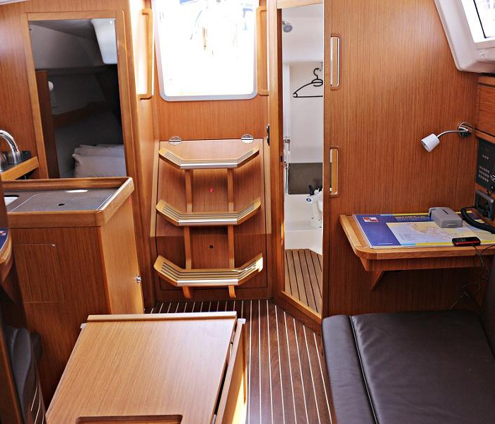 Mirella | BAVARIA C 33 photo 6