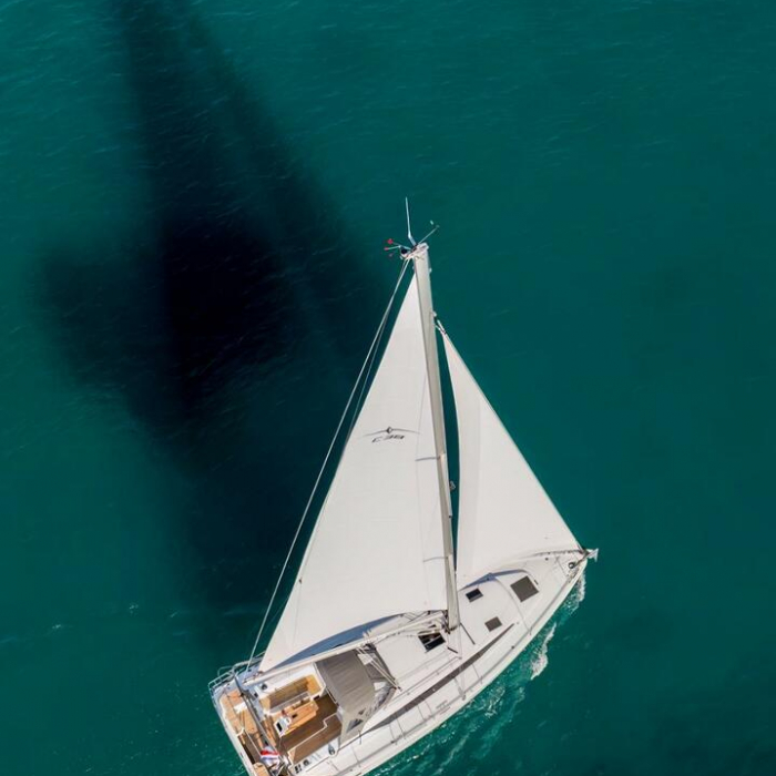 Aura | Bavaria C38 photo 21