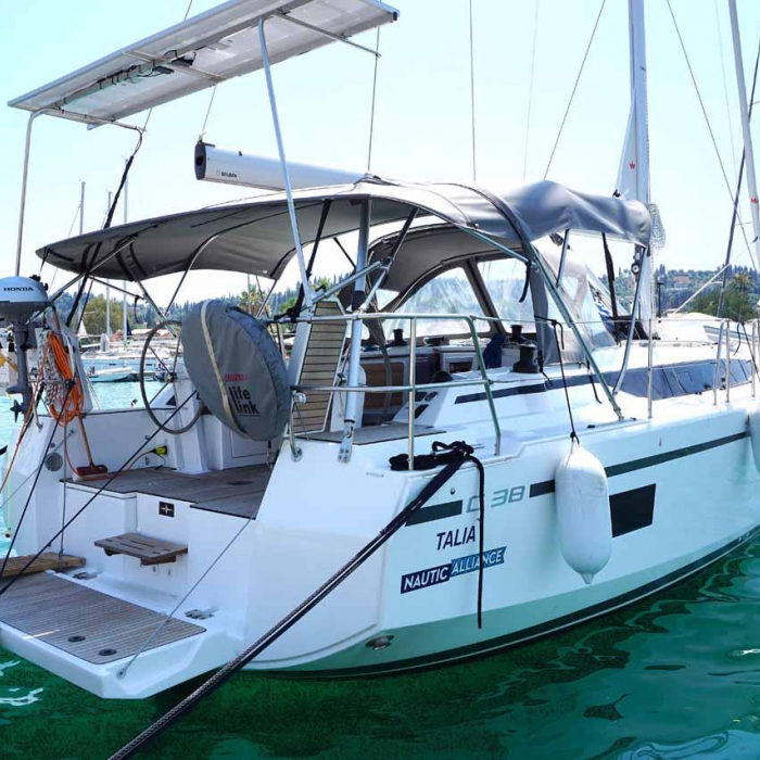 Talia | Bavaria C38 photo 10