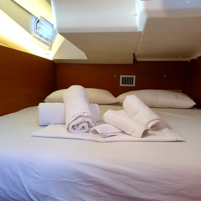 Maryann | Sun Odyssey 440 photo 10