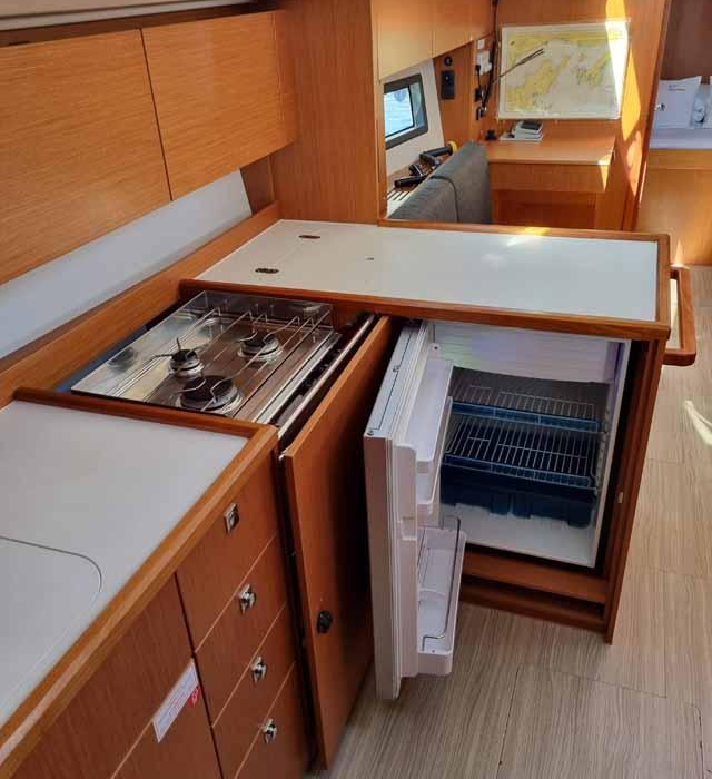 Zoom | Bavaria C38 photo 7