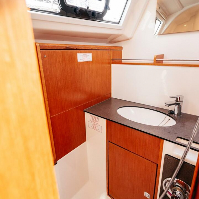 Blue Tone | Bavaria Cruiser 37 photo 10