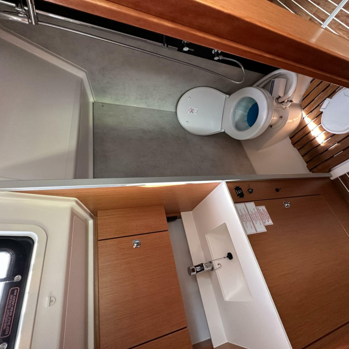 Leopard | Bavaria C42 photo 7