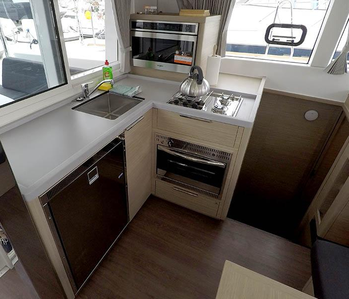 Tom Cat | Lagoon 40 photo 16