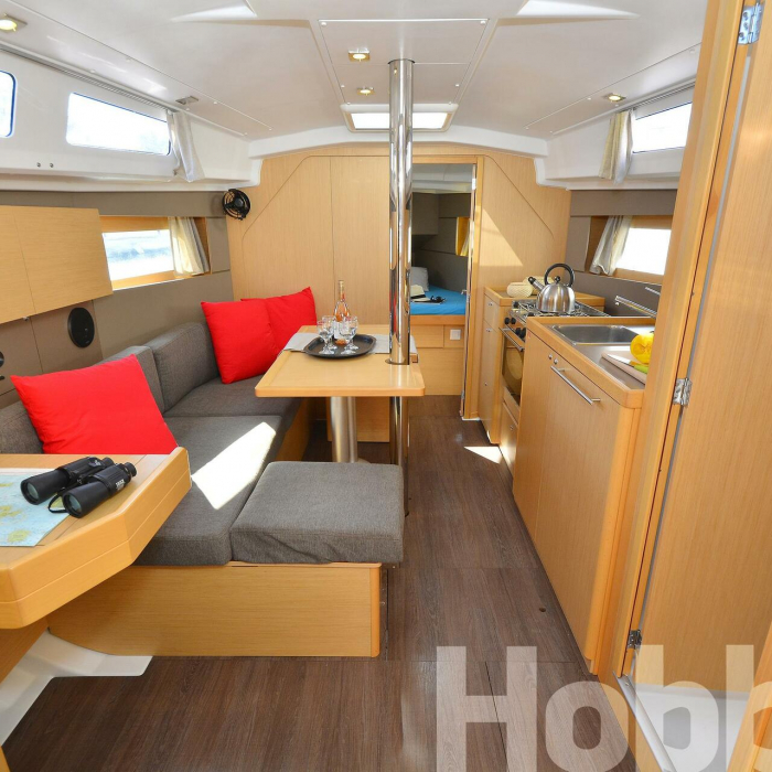 Hobbit | Oceanis 35 photo 13