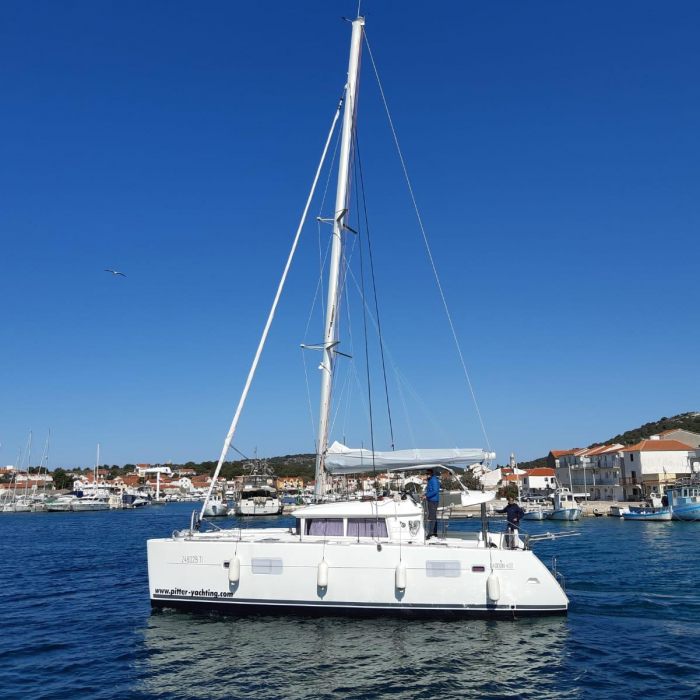 Atlantic | Lagoon 400 photo 8