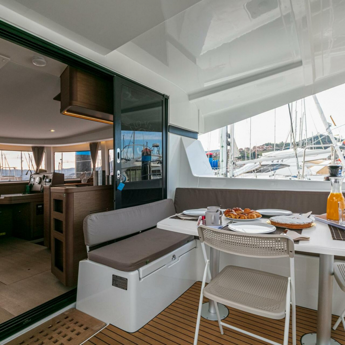 Verne | Lagoon 42 photo 2