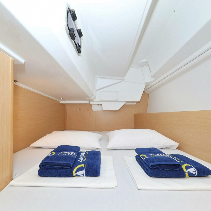 One | Oceanis 38 photo 5