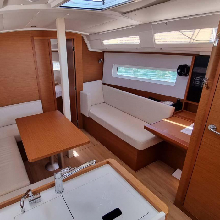 Bella Mia | Sun Odyssey 380 photo 6