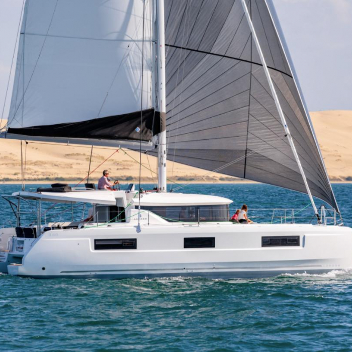 Overseas | Lagoon 46 Flybridge photo 2