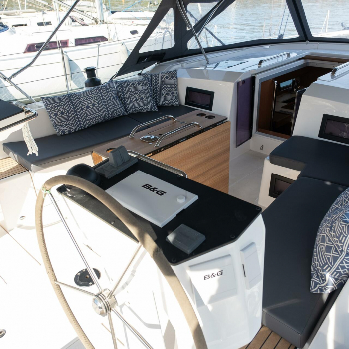 Iris | Bavaria C46 photo 6