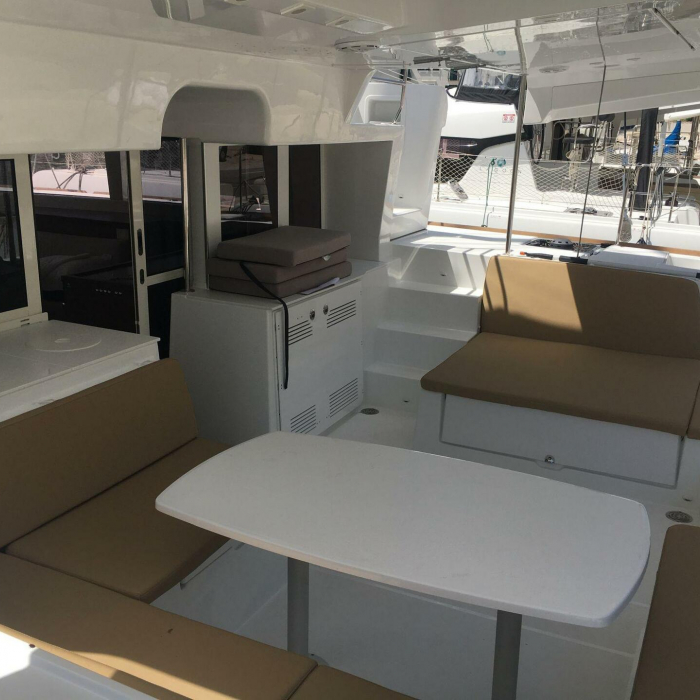 Samogon | Lagoon 450F photo 28