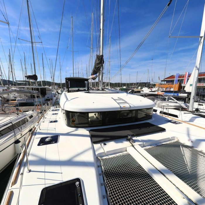 Liquid Spirit | Lagoon 40 photo 3