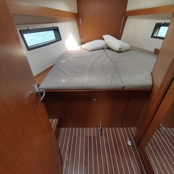 Silver VII | Bavaria C42 photo 5