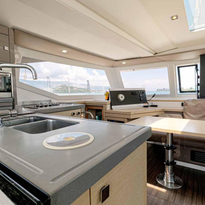 Servus | Fountaine Pajot LUCIA 40 photo 9