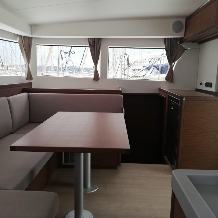 Adriana | Lagoon 40 photo 8