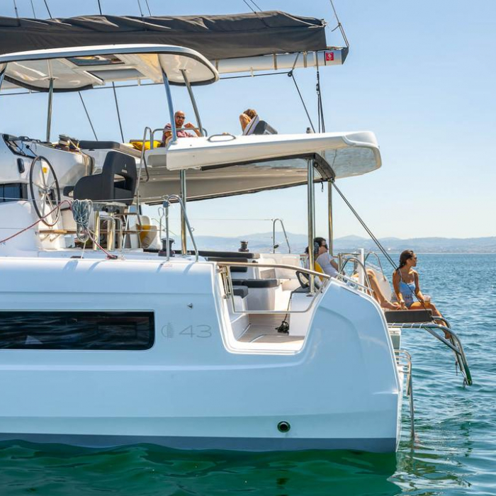 FIND US I | Lagoon 43 owner's version photo 3