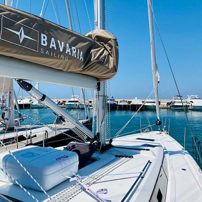 Class | Bavaria C42 photo 2