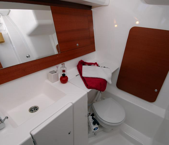 Lara | Dufour 335 GL photo 22