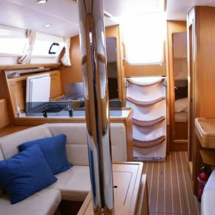 Frivola | Sun Odyssey 36i photo 4