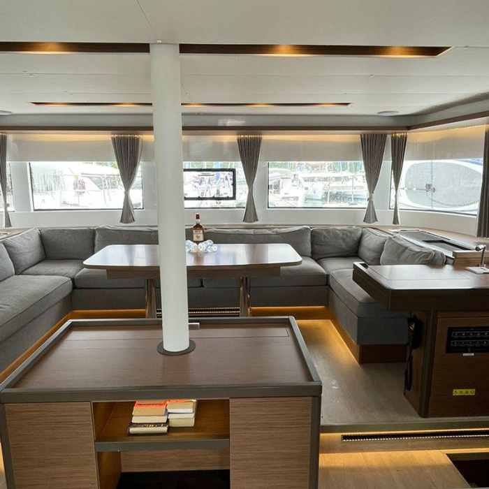 Bottoms up | Lagoon 50 photo 12