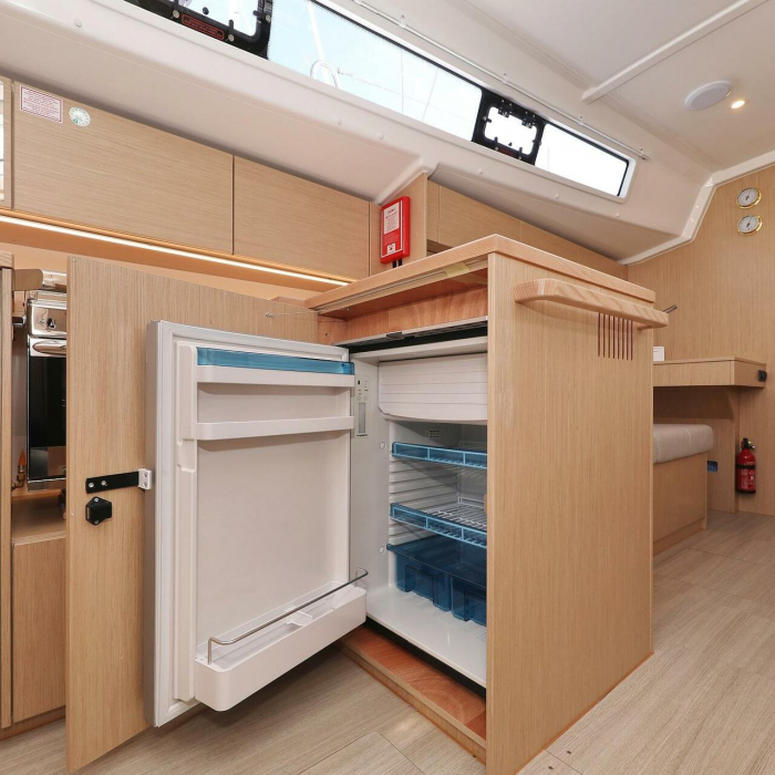 Levente | Bavaria C42 photo 19