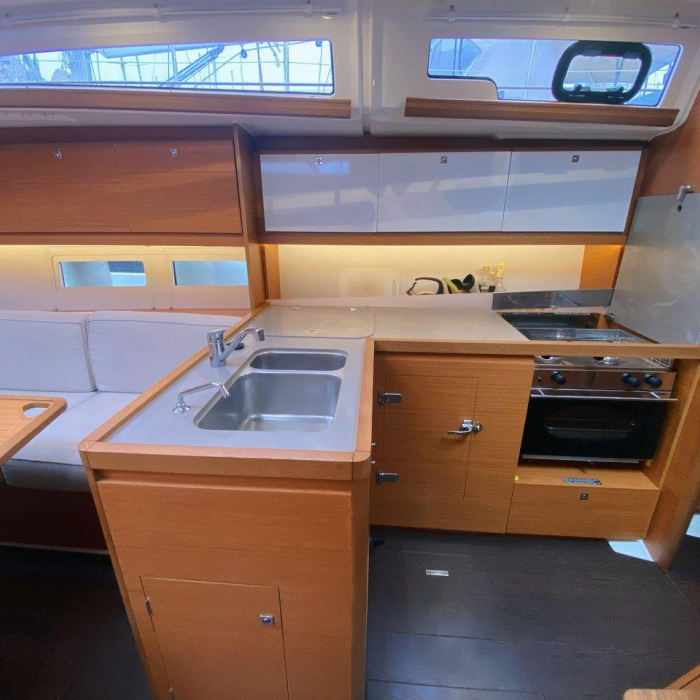 Jelo | Dufour 390 GL photo 7