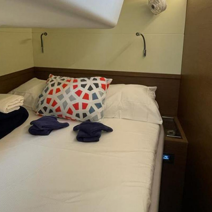 Bottoms up | Lagoon 50 photo 18