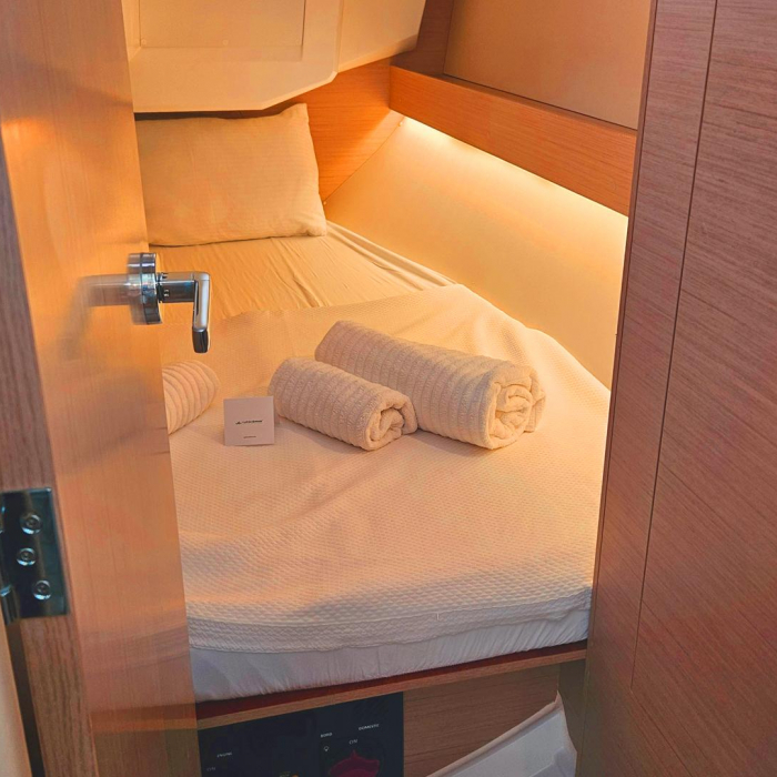 Lima | Oceanis 30.1 photo 5