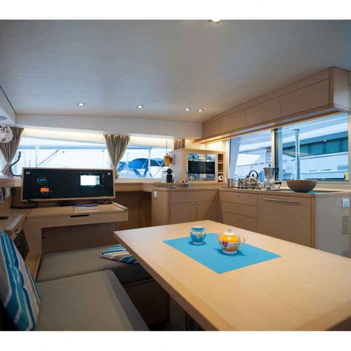 Lady Dom | Lagoon 400 S2 photo 6