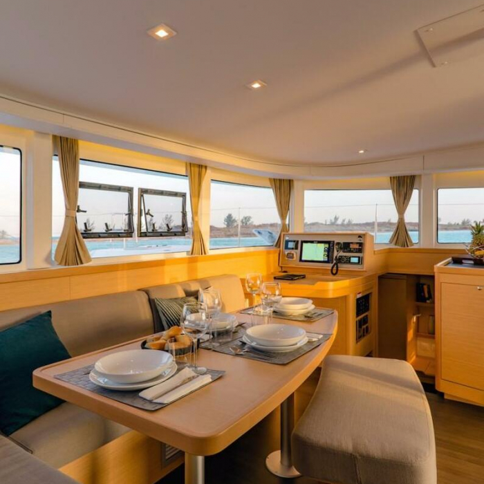 Sleepy | Lagoon 42 photo 15