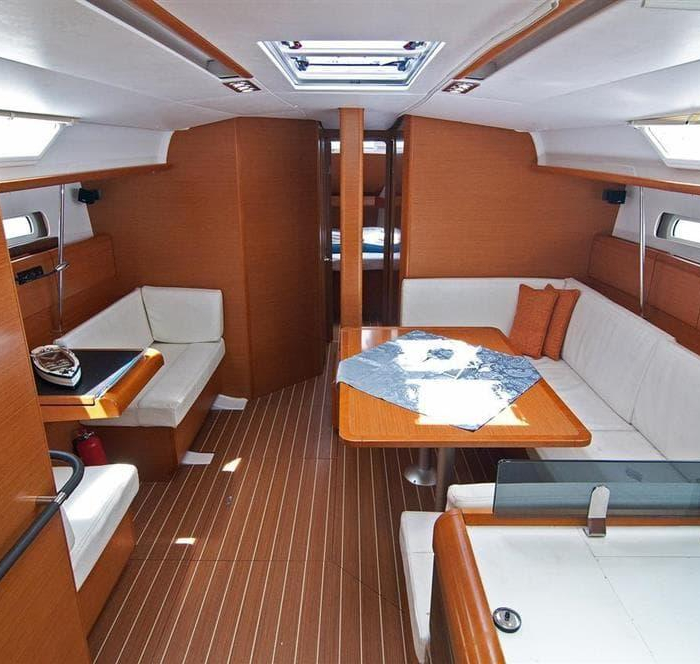 Marina 1 | Jeanneau 439 photo 5