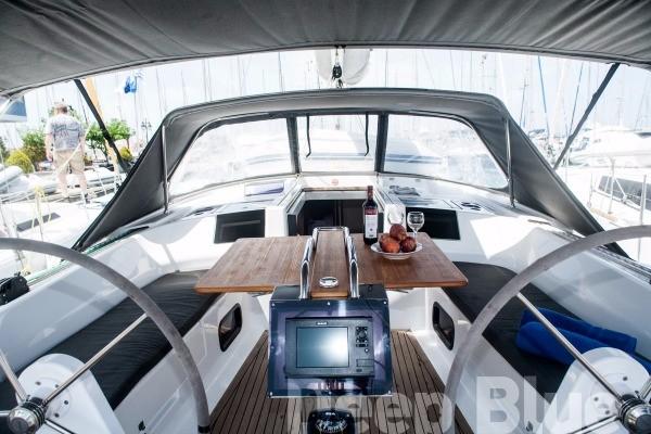 Deep Blue | Hanse 415 photo 30