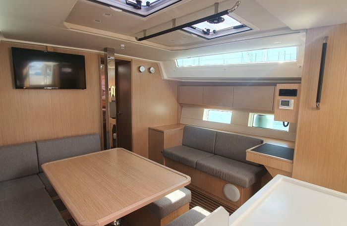 Whisper | Bavaria C45 photo 6