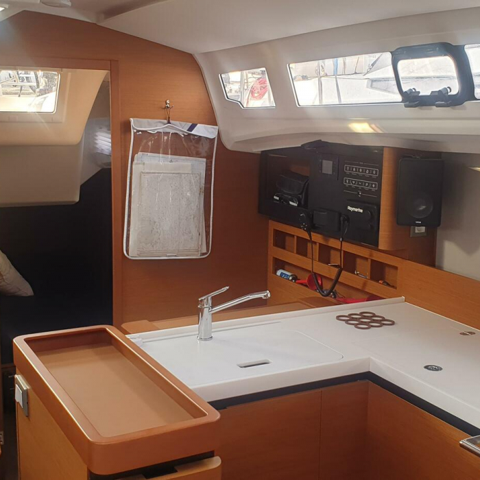 The song is you | Sun Odyssey 410 Performance - New sail photo 10