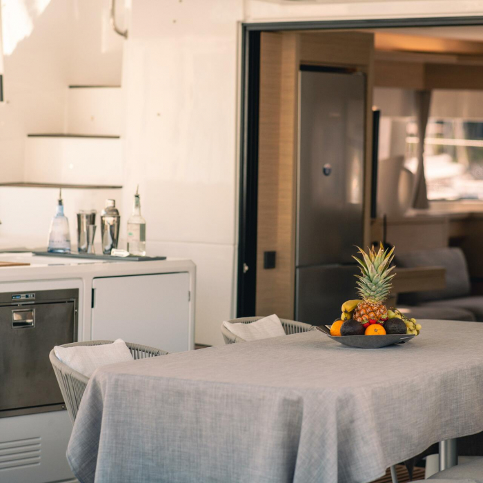 EL-BLUE | Lagoon 55 photo 8