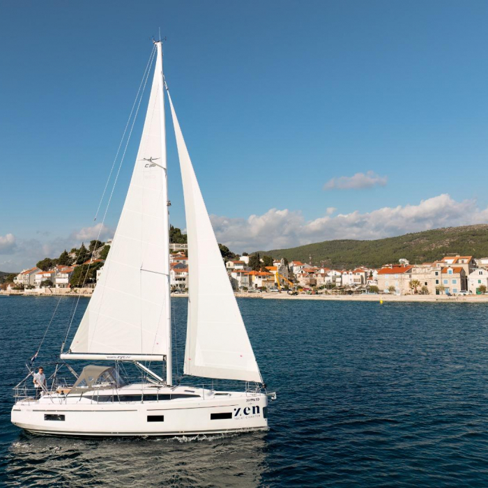 Aura | Bavaria C38 photo 25