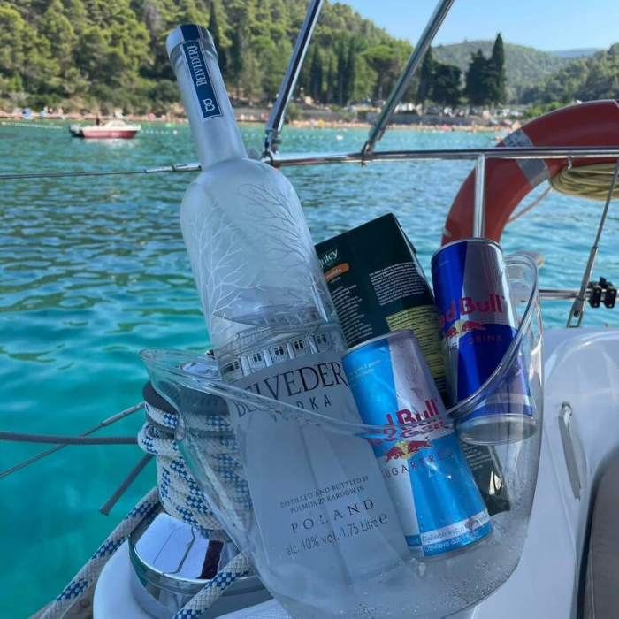 M&M | Oceanis 411 Celebration photo 2