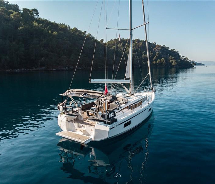 Nomad | Bavaria C42 photo 10