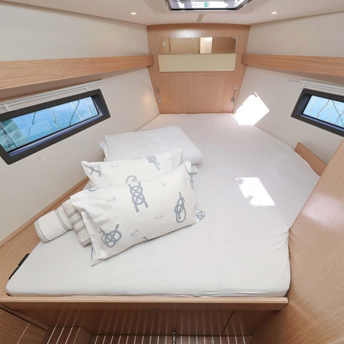 Leya | Bavaria C42 Style photo 12