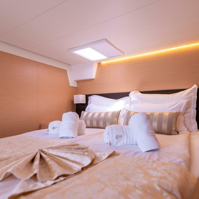 Amber | Lagoon 560 photo 15